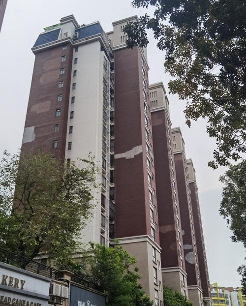 设立物业管理的本意是服务小区的全体业主,让其有更好的居住体验,可能